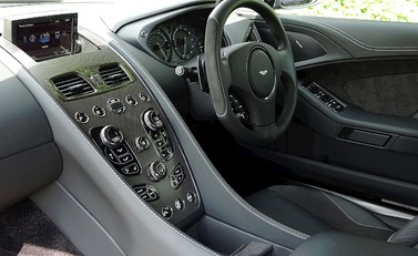 Aston Martin Vanquish 13