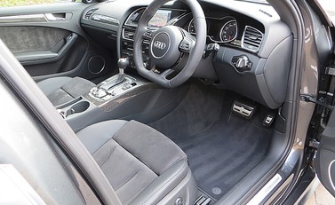 Audi RS4 Avant 11