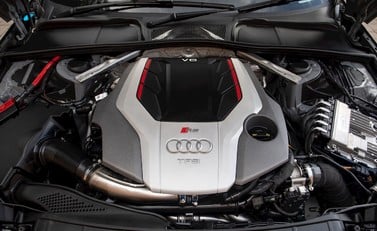 Audi RS4 Avant 29