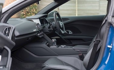 Audi R8 Spyder V10 Performance Carbon Black 16