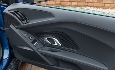 Audi R8 Spyder V10 Performance Carbon Black 22