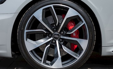 Audi RS4 Avant 10