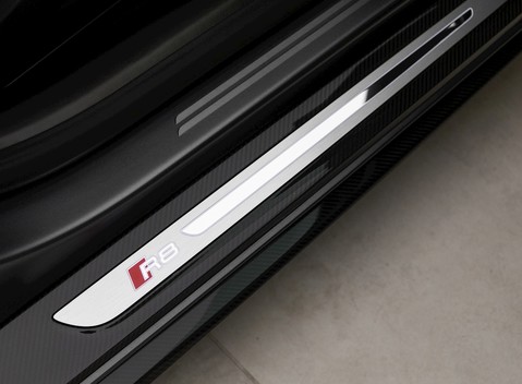 Audi R8 V10 Performance Carbon Black 13