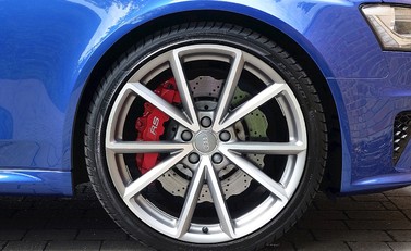 Audi RS4 Avant 13