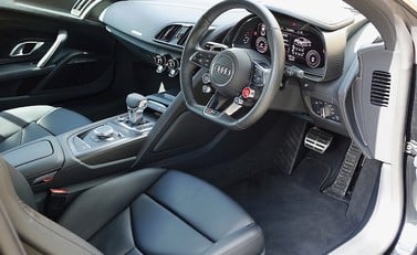 Audi R8 V10 Plus 8