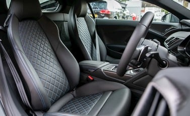 Audi R8 V10 Plus 12