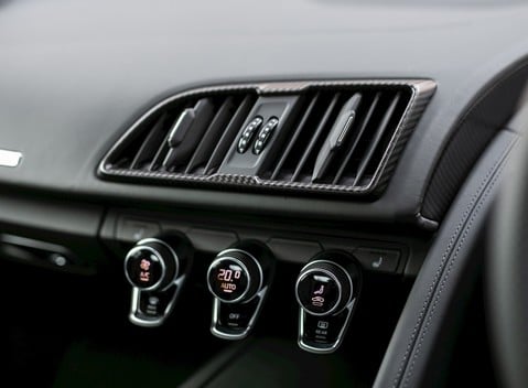 Audi R8 V10 Plus 16