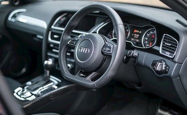 Audi RS4 Avant 11
