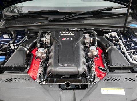 Audi RS4 Avant 28