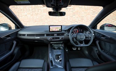 Audi RS4 Avant 18