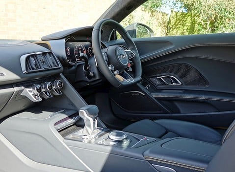 Audi R8 V10 Plus 25