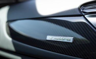 Audi RS6 Avant Performance 21