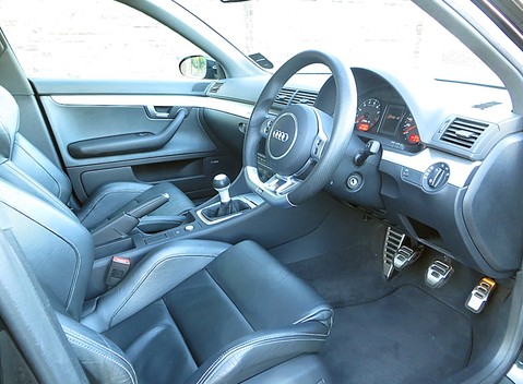 Audi RS4 Saloon 8