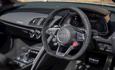Audi R8 V10 Plus Spyder 13