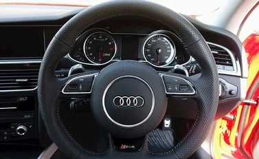 Audi RS4 Avant 8