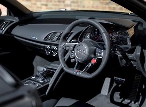 Audi R8 V10 Plus Spyder 13