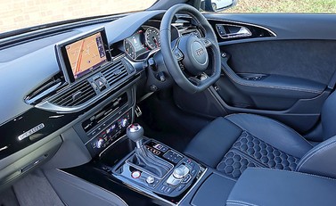 Audi RS6 Avant 24