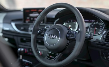 Audi RS6 Avant Performance 9