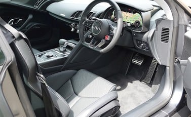 Audi R8 V10 Plus 12