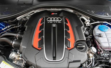 Audi RS6 Avant 28