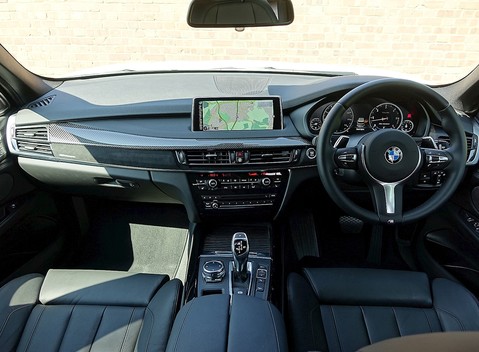 BMW X5 M50d 33