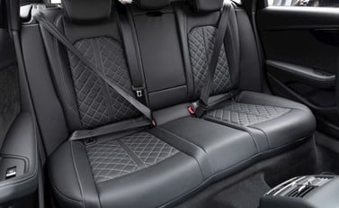 Audi S4 Avant Black Edition 15