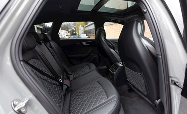 Audi S4 Avant Black Edition 16