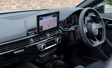 Audi S4 Avant Black Edition 18
