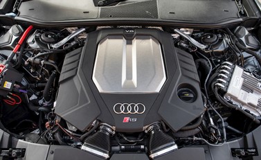 Audi RS6 Avant 28