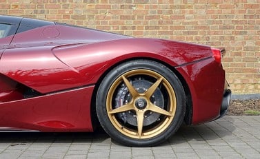 Ferrari LaFerrari 11