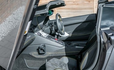 Lamborghini Aventador S LP740-4 Roadster 15