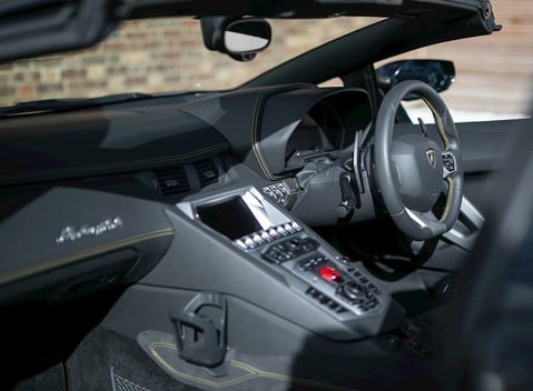 Lamborghini Aventador S LP740-4 Roadster 16