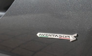 Lamborghini Aventador S LP740-4 Roadster 27