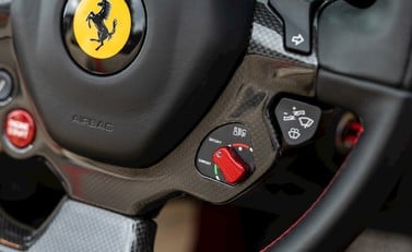 Ferrari California T HS 16