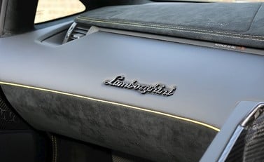 Lamborghini Aventador SV Roadster 7