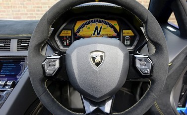 Lamborghini Aventador SV Roadster 8