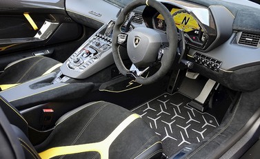 Lamborghini Aventador SV Roadster 13