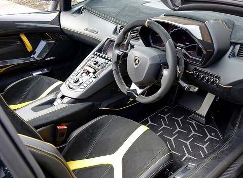 Lamborghini Aventador LP750-4 SV Roadster 11