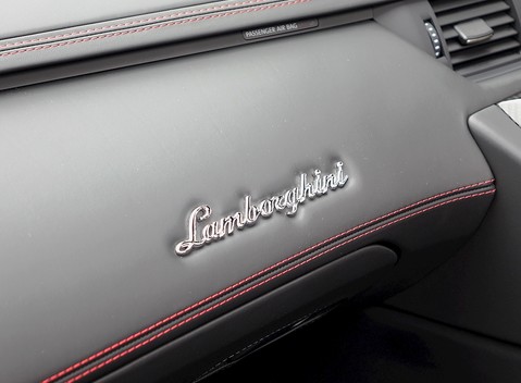 Lamborghini Aventador LP 700-4 Roadster 7