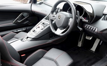 Lamborghini Aventador LP 700-4 Roadster 17
