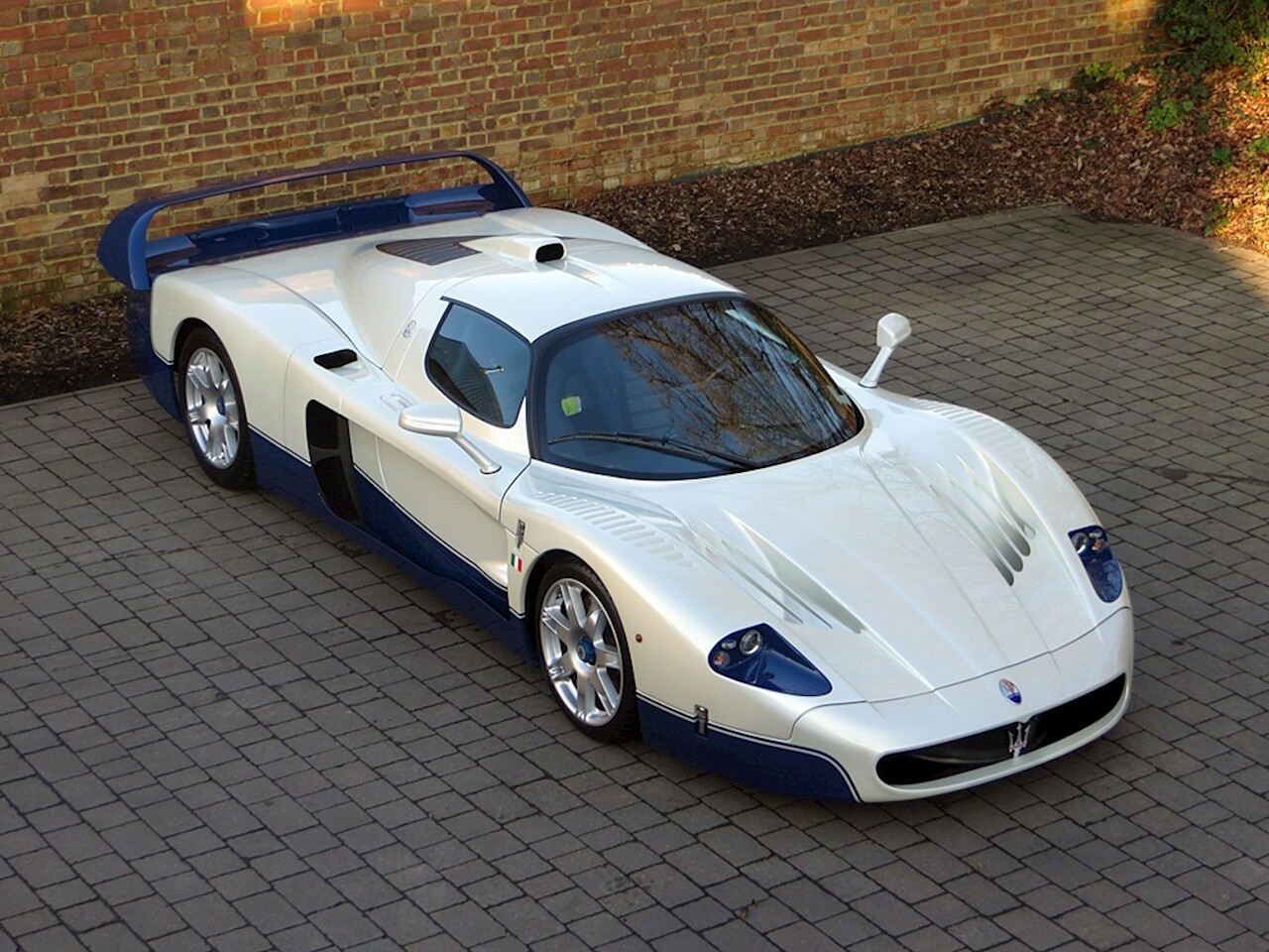 Used Maserati MC12 for sale | Bianco Fuji Used Maserati MC12 for sale | Bianco Fuji