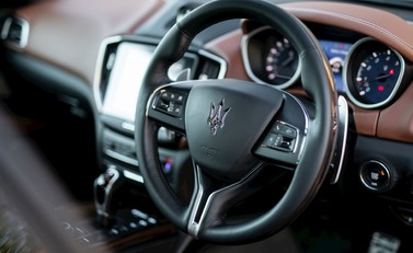 Maserati Ghibli GranLusso 17