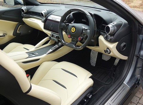Ferrari GTC4 Lusso 16