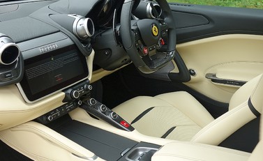 Ferrari GTC4 Lusso 21