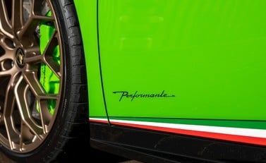 Lamborghini Huracan LP640-4 Performante Spyder 27