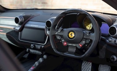 Ferrari GTC4 Lusso 11