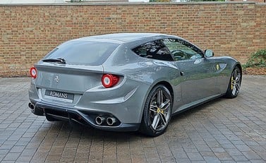 Ferrari FF 10