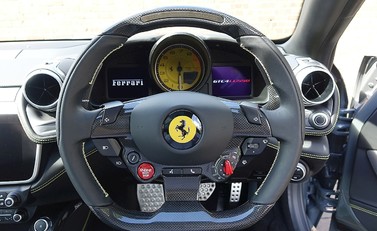 Ferrari GTC4 Lusso 25