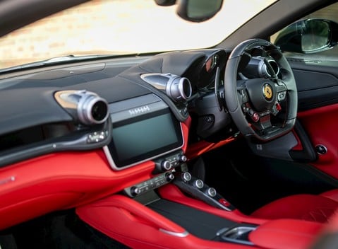 Ferrari GTC4 Lusso 15