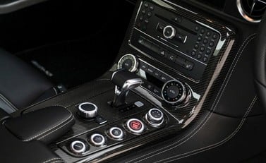 Mercedes-Benz SLS AMG 19